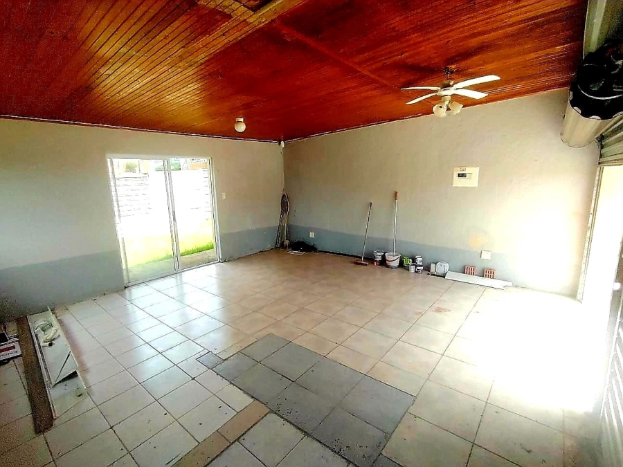 5 Bedroom Property for Sale in Beacon Bay Eastern Cape